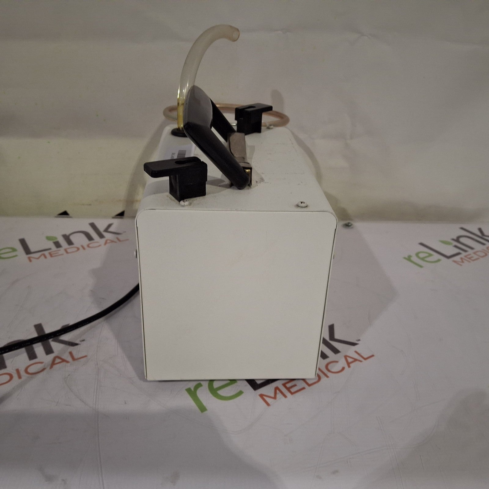 Armstrong Medical Industries, Inc. SSCOR/2500 Pump-Suction Portable