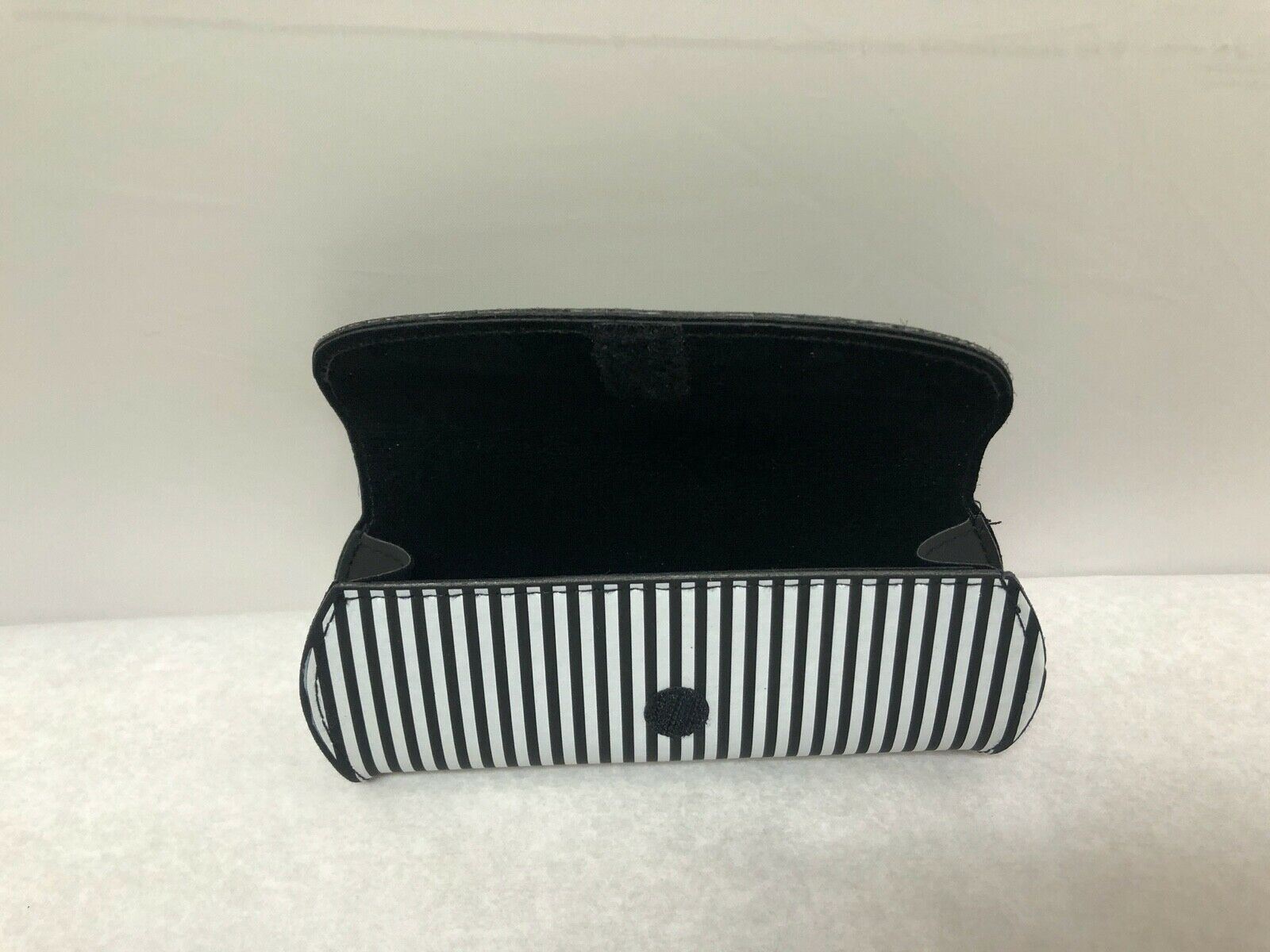 Elle Black and White Stripes Optical Eyeglasses Soft Case | KMOPT-69 DIAGNOSTIC ULTRASOUND MACHINES FOR SALE