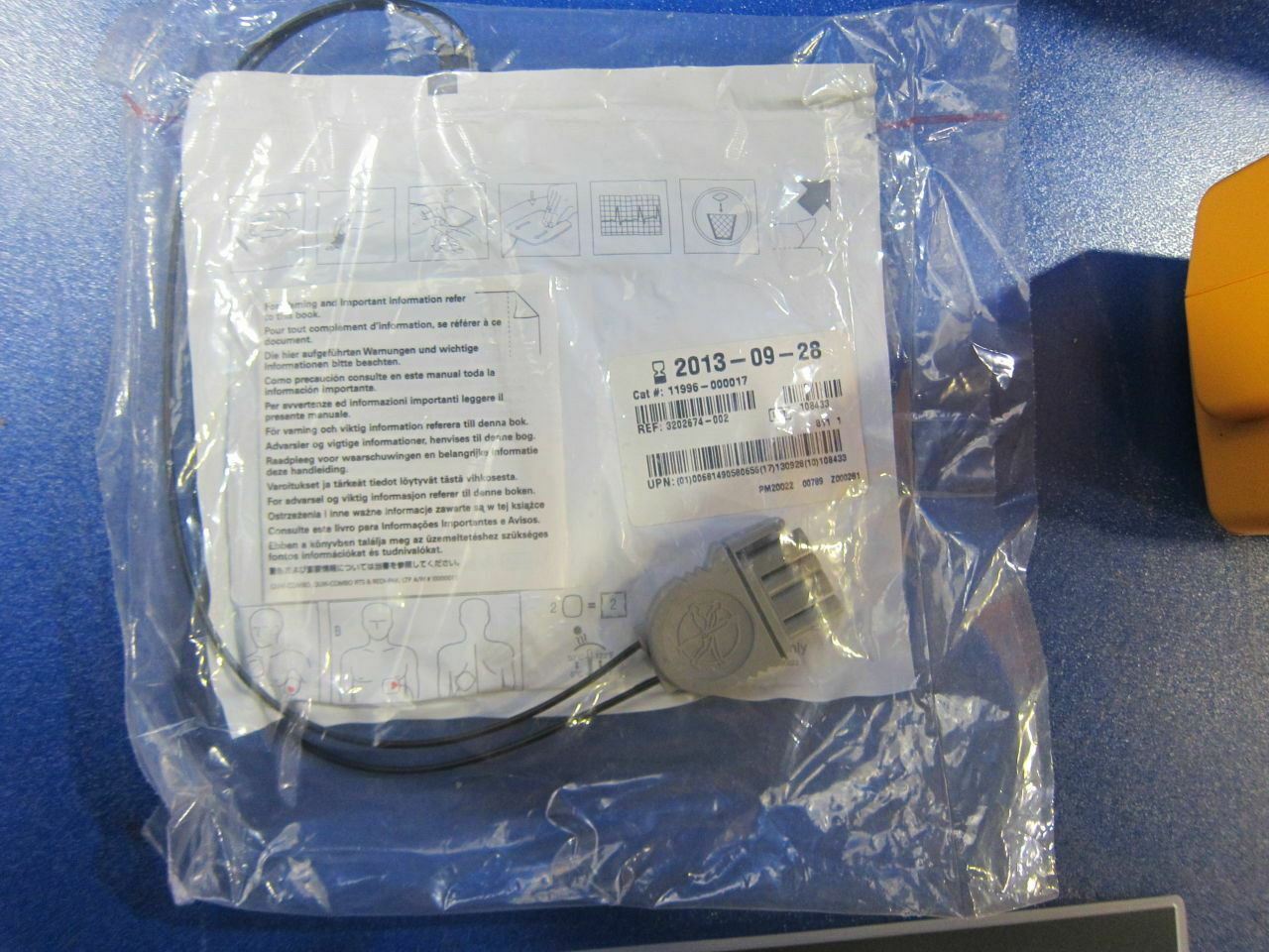 Medtronic Physio-Control 3005400-320 Lifepak 500 AED w/ Carrying Case (639DM) DIAGNOSTIC ULTRASOUND MACHINES FOR SALE