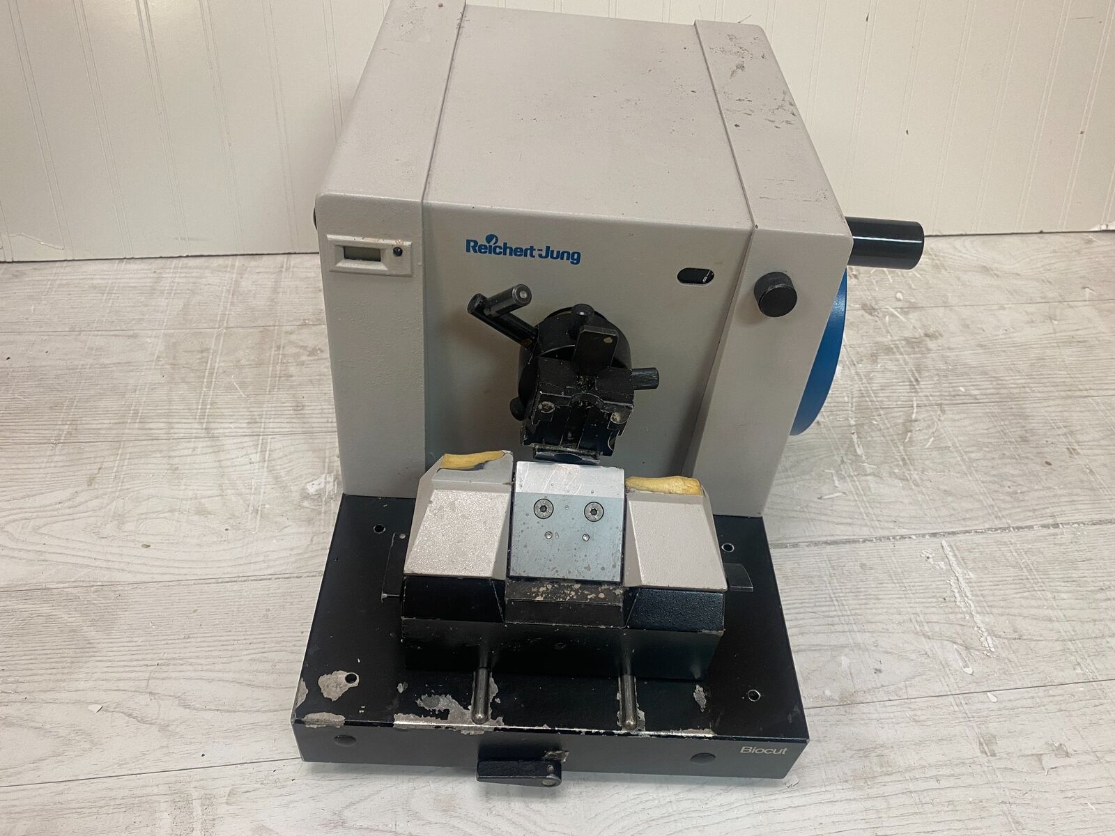 REICHERT-JUNG BIOCUT 2030 MICROTOME DIAGNOSTIC ULTRASOUND MACHINES FOR SALE