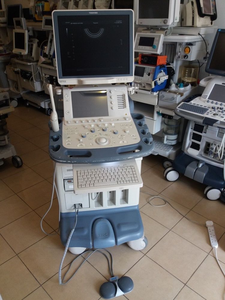 TOSHIBA APLIO XG. LCD SCREEN. ULTRASOUND MACHINE. NO PROBES. WORKS FINE DIAGNOSTIC ULTRASOUND MACHINES FOR SALE